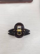 寻图中款式塑料发夹厂家，有这款发夹的联系