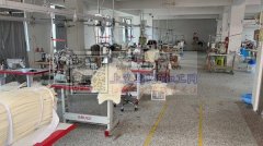 老板娘是专业服装打版师，有300平厂房、