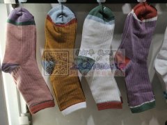 男女同款，200针全棉袜。义乌国际商贸城