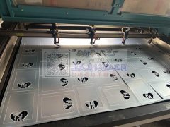 承接亚克力饰品，木质工艺品，植绒布，喜庆