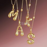 求购图上饰品字母，需要26个字母， 有货