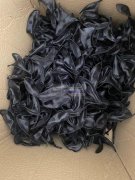 兔耳朵加铁丝加工，日产量九千到一万，价格