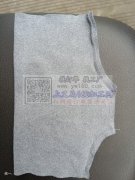 手套车缝外发，正面有一个小袋