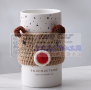 现需寻找图上这个针织杯套，寻找生产工厂，