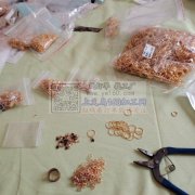 承接各种手工代加工，挂圈、打胶枪、串珠、