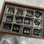 电商寻找高仿耳环工厂【量大】需要高仿耳环