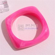 求购图上这两款树脂产品，寻找如图这两款货