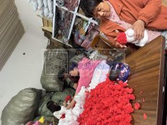 本厂承接专业手工PE粘花，已做多年，工人