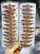 找寻有实力做发饰的工厂，如图，每款300