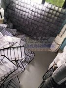 丽华箱包加工厂<br />
诚接箱包收