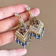 诚寻饰品成品加工厂，能生产各种饰品