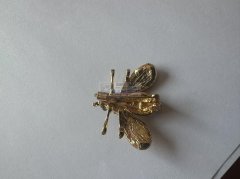 求购如图胸针现货，需要20000个，