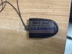 寻找这款式的成品的工厂。皮革的，项链