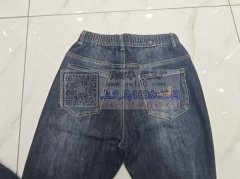 寻找做牛仔裤的加工厂，裁剪，做工，熨烫，包装等一条龙