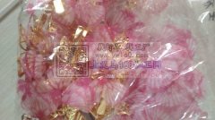 本厂有场地，工人几十人做手工活，小商品饰
