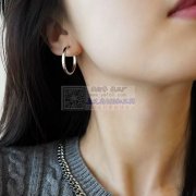 求购图上耳环，寻找如图耳环现货