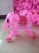 本厂专业生产PVC充气玩具动物拉车，有需