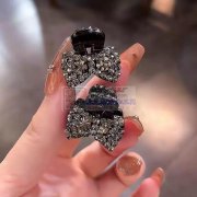 如图，寻找这两款发夹底坯或者可以加工的注塑厂