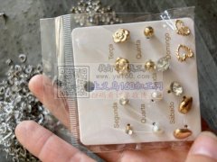 本厂专业做耳环包装，粘发夹，挂圈弯针
