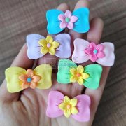 本工厂专业承接滴塑软胶饰品配件