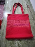 本加工厂对外承接加工各种购物袋，手提袋，