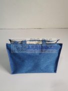 本加工厂对外承接加工各种购物袋，手提袋，