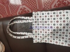 本加工厂对外承接加工各种购物袋，手提袋，
