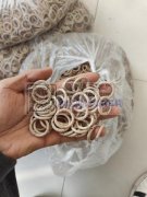 本厂专业承接饰品喷漆加工，亮漆，哑漆，像