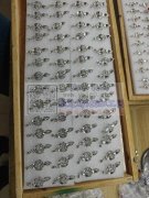 承接各种饰品机器点钻.配件.