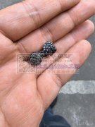 采购满钻对夹1万个，要如图大钻的，不要小