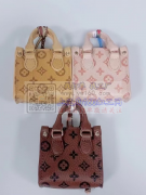 现需寻找专业做迷你小包包挂件的工厂，