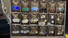 需求图上这些饰品，寻找有这种货源的工厂&