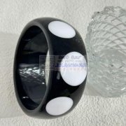 如图树脂手镯需要做，寻找这种树脂手镯工厂