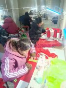 本厂有20个工位，都是老工人，专业做儿童