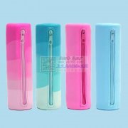 本厂专业生产硅胶文具盒，硅胶笔杆，硅胶挂