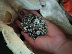 铁蝴蝶帽，半铜半铁蝴蝶帽