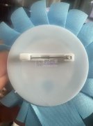 如图，寻找专业做马口铁胸章配件