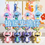 本厂承接pvc公仔挂件，pvc植绒公仔。