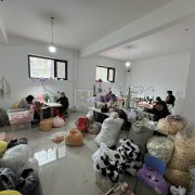本厂为专业毛绒玩具包生产厂家，拥有50人