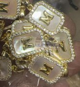 求购图上这个铜贝壳饰品配件，寻找厂家