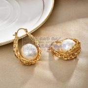 找这款麻花纹带珍珠耳环，每次3000起