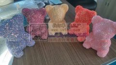 各位老板，本工厂生产各种钻饰，珍珠，水晶