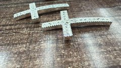 样品如图，寻找这个现成的十字架磨具工厂