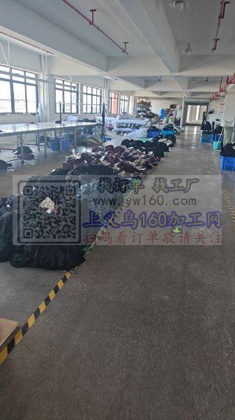 本厂有熟练缝纫技术工20个人左右,制版打 本厂有熟练缝纫技术工20个人左右,制版打