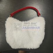 寻找箱包加工厂，外贸公司，经常有不同款式