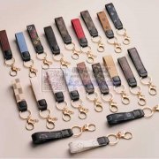 成品销售-本厂专业生产各类口红袋，各类皮革挂件，卡包