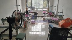 服装加工10多年服装经验。