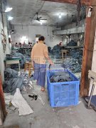 本厂工人齐全，设备齐全，专业做服装包装，