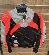 求购图中这三款类似的服饰，寻找这三款类似衣服